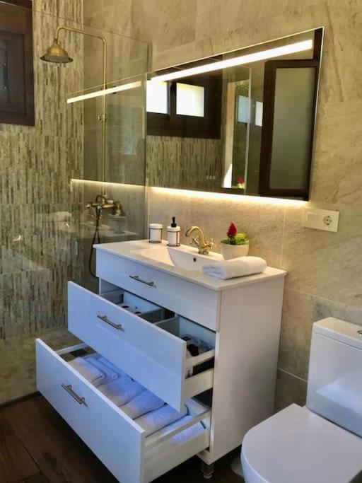 Casa Nueva En Vigo Rural Mos Con Jacuzzi Y Chimenea Para Escapada Romantica Pontevedra Bagian luar foto